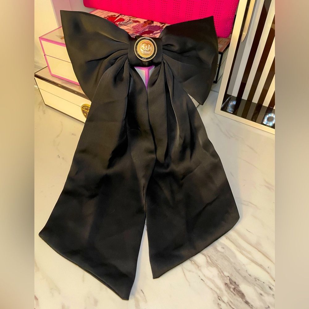 Chanel Black Satin Bow Hair Clip - Picture 2 of 6